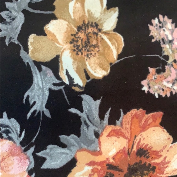 5/$25 BLACK FLORAL ASYMMETRICAL SOFT TUNIC - Picture 3 of 3